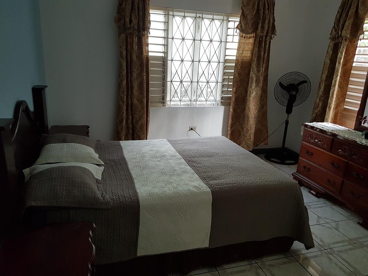 Jus4U-1 The Home Away From Home Villa Ocho Rios Kültér fotó