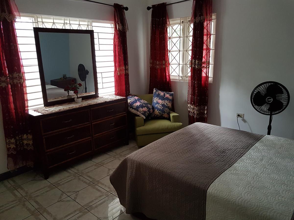 Jus4U-1 The Home Away From Home Villa Ocho Rios Kültér fotó