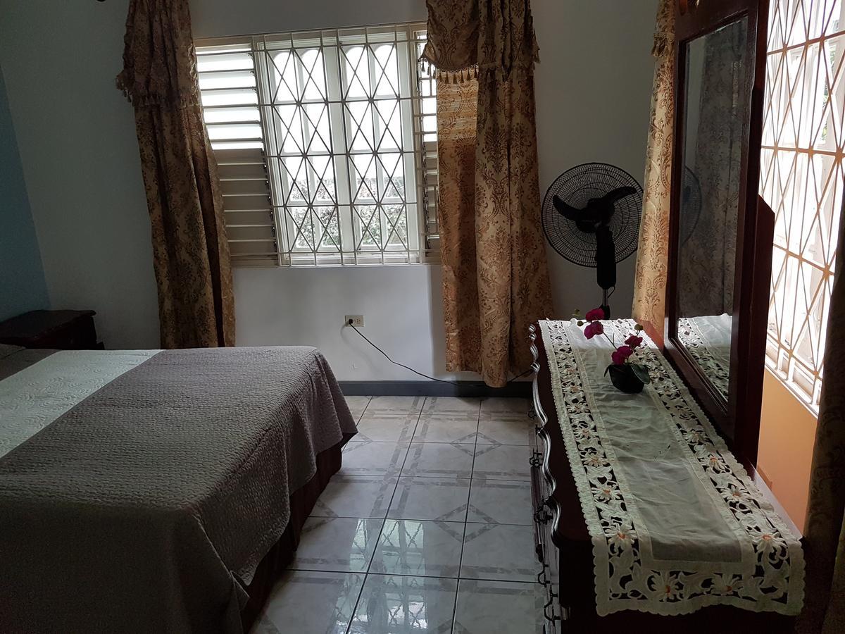 Jus4U-1 The Home Away From Home Villa Ocho Rios Kültér fotó